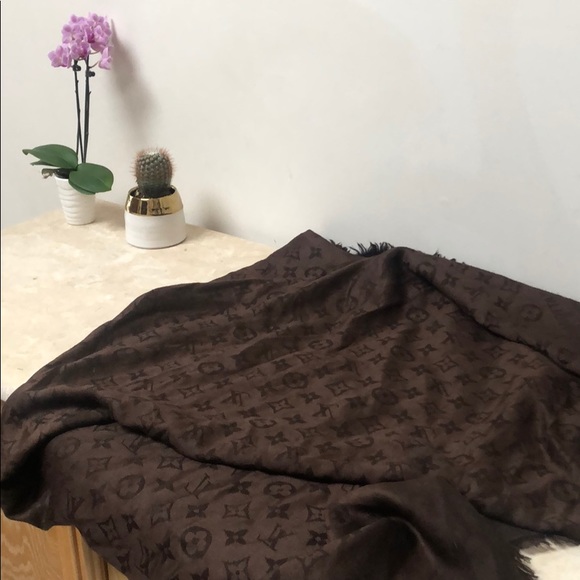 🌟final price drop!🌟 Louis Vuitton monogram shawl